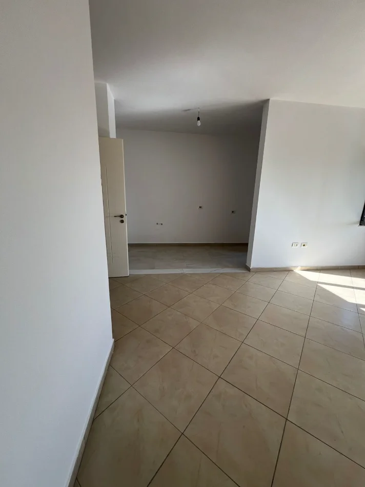 Tirane, shitet apartament 2+1 Kati 4, 102 m² 132.000 € (Casa Italia)