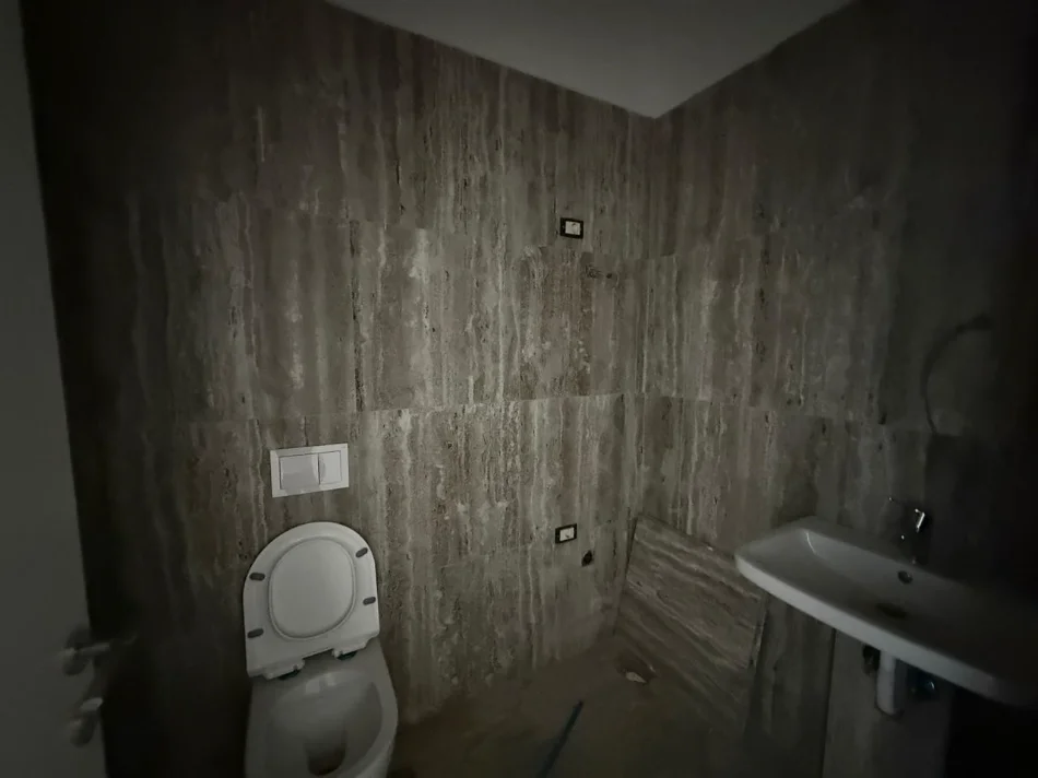 Tirane, jepet me qera zyre Kati 9, 116 m² 900 € 