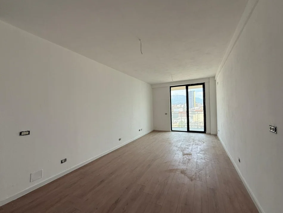 Tirane, jepet me qera zyre Kati 9, 116 m² 900 € 
