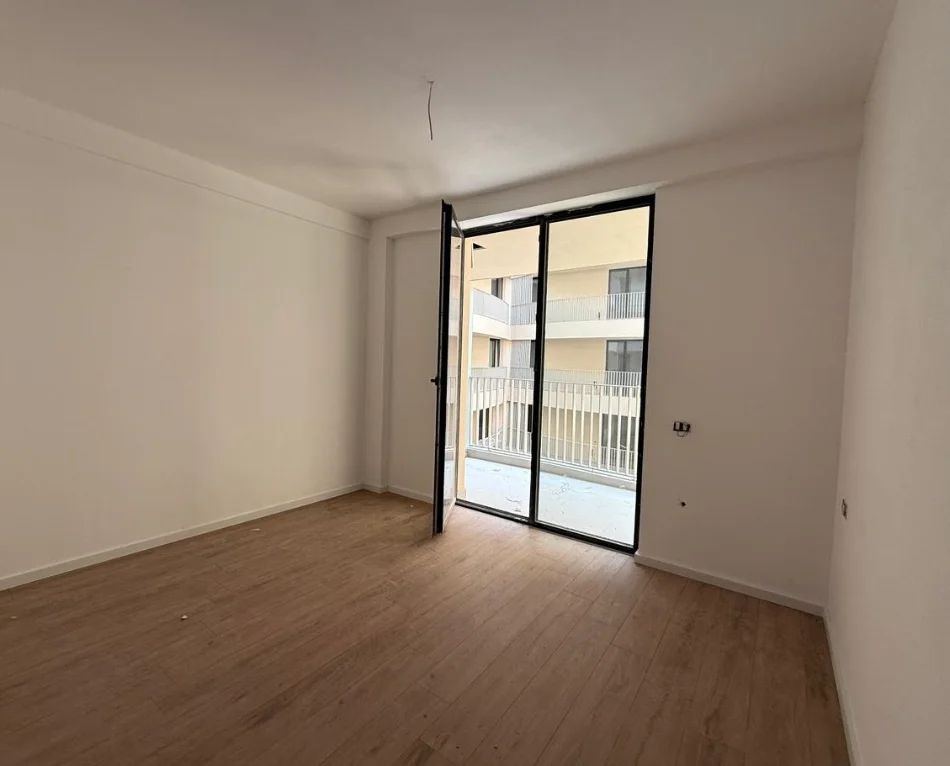 Tirane, jepet me qera zyre Kati 9, 116 m² 900 € 