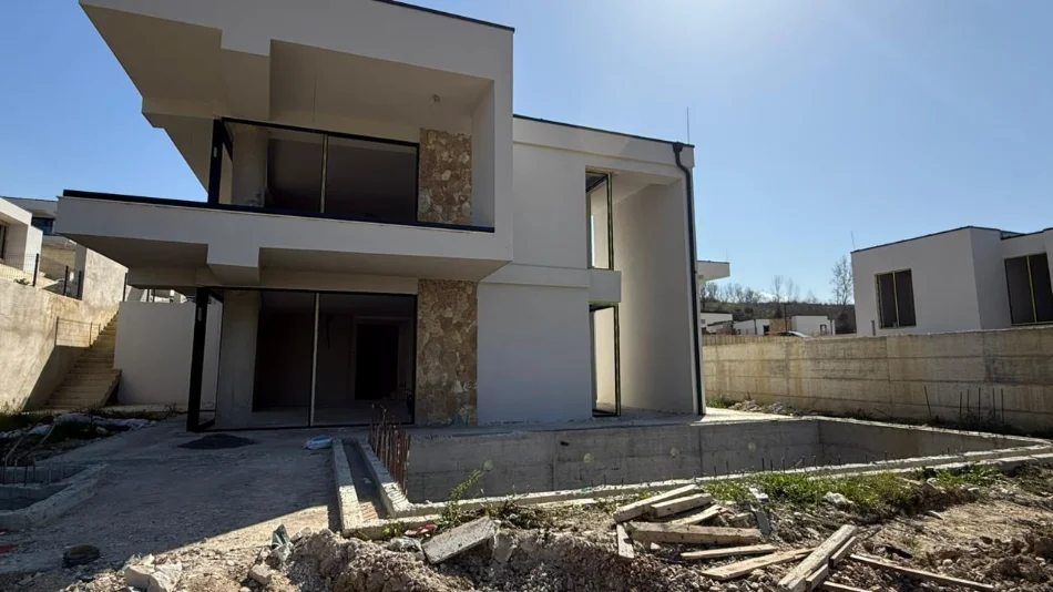 Tirane, shitet Vile 2 Katshe Kati 0, 297 m² 750.000 € (FARKE)