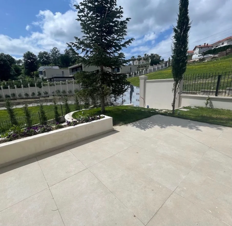 🏡 Vilë Luksoze në Shitje me 2 Pishina – Mjull-Bathore