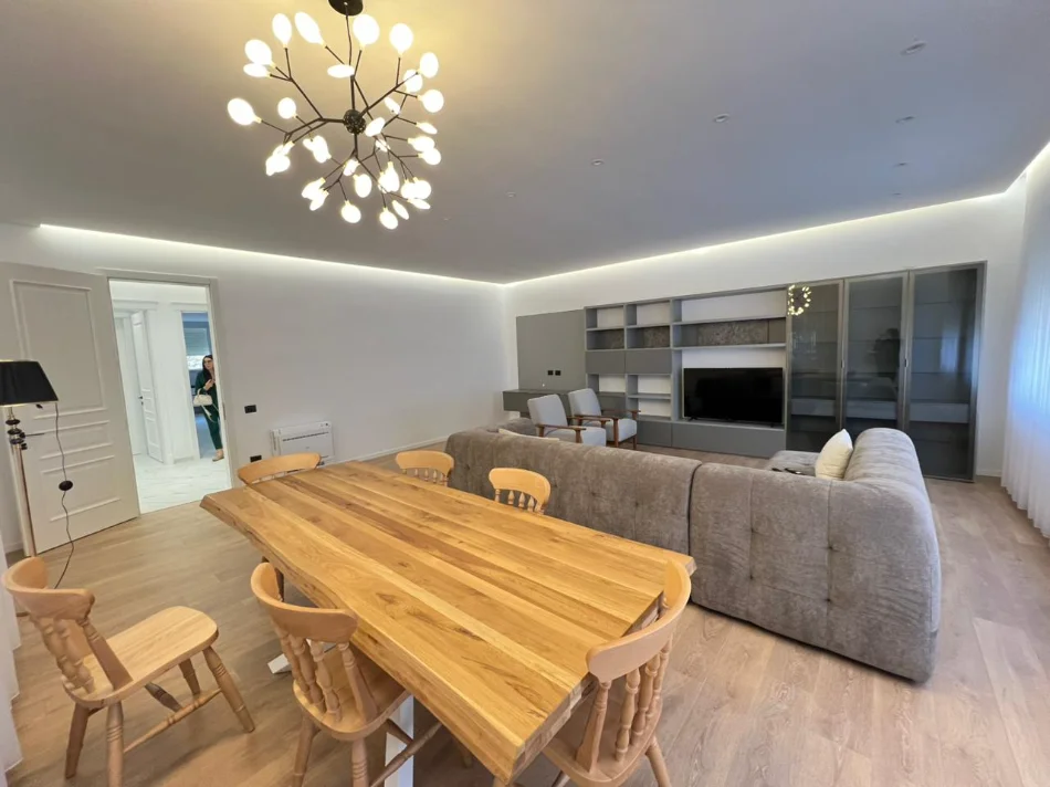 Tirane, shitet Vile 3 Katshe , 695.000 € 