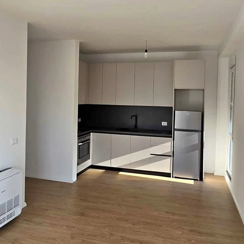Tirane, jepet me qera zyre , 110 m² 700 € (Don Bosko)