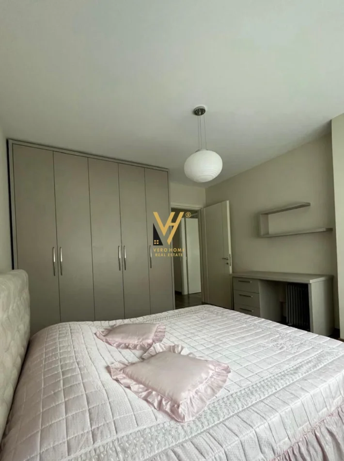 Tirane, jepet me qera apartament 2+1+Ballkon , 130 m² 1.500 € (TEG)