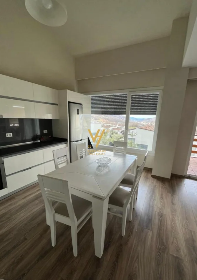 Tirane, jepet me qera apartament 2+1+Ballkon , 130 m² 1.500 € (TEG)