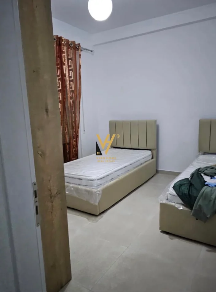 Tirane, jepet me qera apartament 2+1+Ballkon Kati 4, 105 m² 620 € (SELITE)