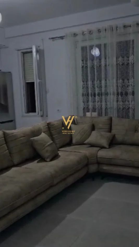 Tirane, jepet me qera apartament 2+1+Ballkon Kati 4, 105 m² 620 € (SELITE)