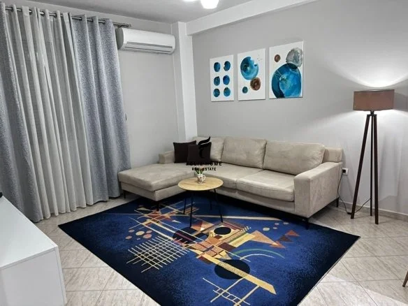 Tirane, jepet me qera apartament 1+1+Ballkon Kati 5, 65 m² 580 € (RRUGA E KAVAJES)