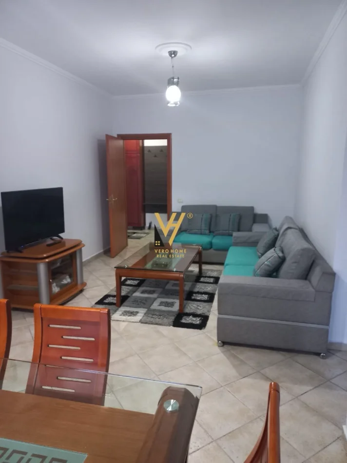Tirane, jepet me qera apartament 1+1+Ballkon Kati 4, 70 m² 520 € (IRFAN TOMINI)