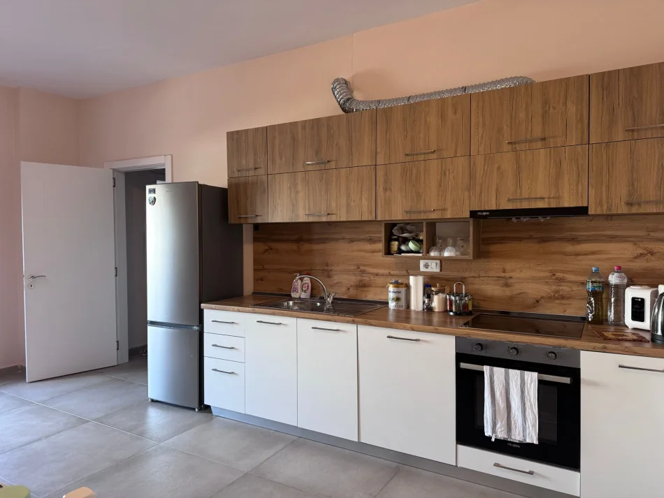 Tirane, jepet me qera apartament 1+1+Ballkon Kati 5, 70 m² 400 € (Paskuqan, pranë Unazës së Madhe)