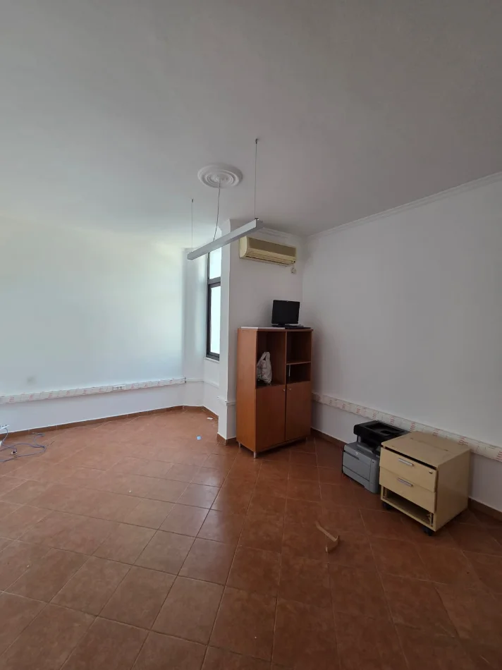 Tirane, jepet me qera apartament 2+1 Kati 4, 115 m² 900 € 
