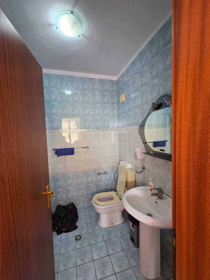 Tirane, jepet me qera apartament 2+1 Kati 4, 115 m² 900 € 