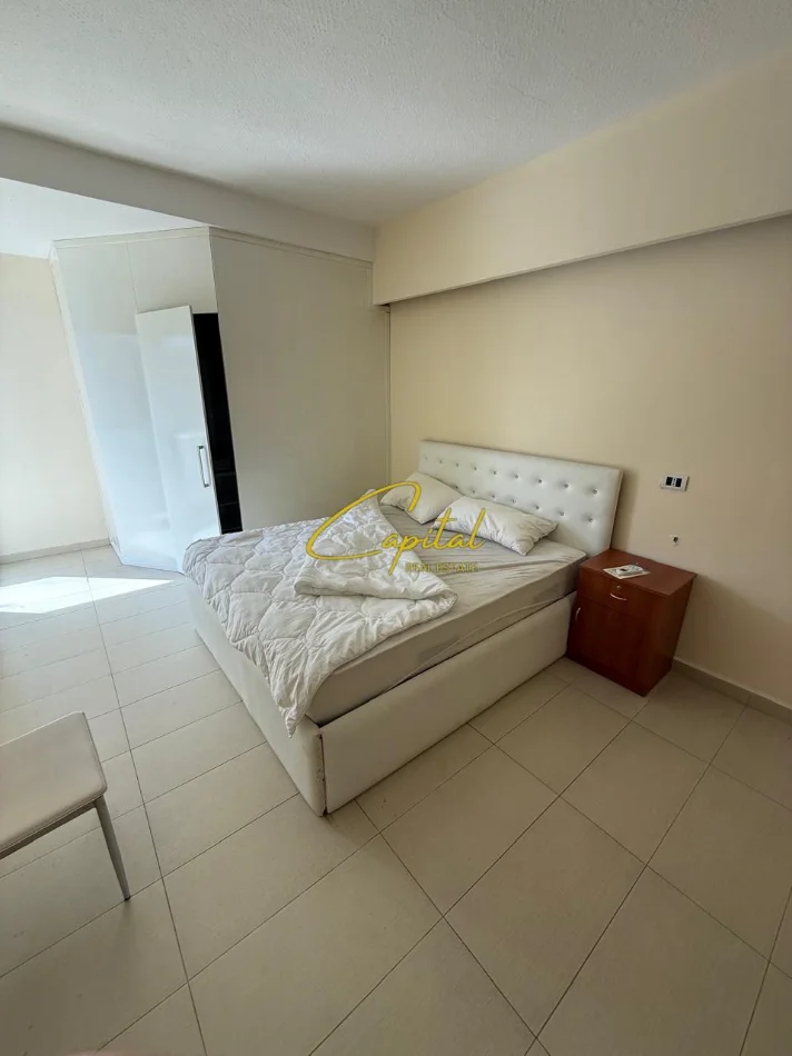 Tirane, jepet me qera apartament 2+1 Kati 2, 120 m² 550 € (BRRYLI)