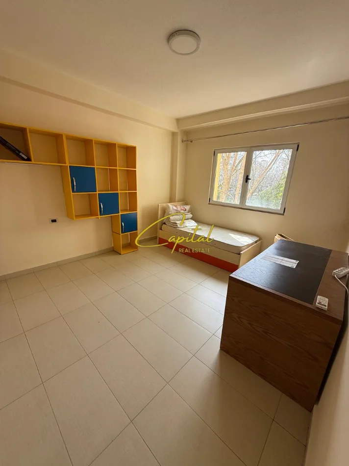 Tirane, jepet me qera apartament 2+1 Kati 2, 120 m² 550 € (BRRYLI)
