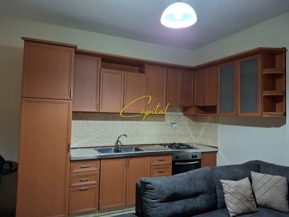 Tirane, jepet me qera apartament 1+1 Kati 6, 70 m² 450 € (KOMPLEKSI HALILI)