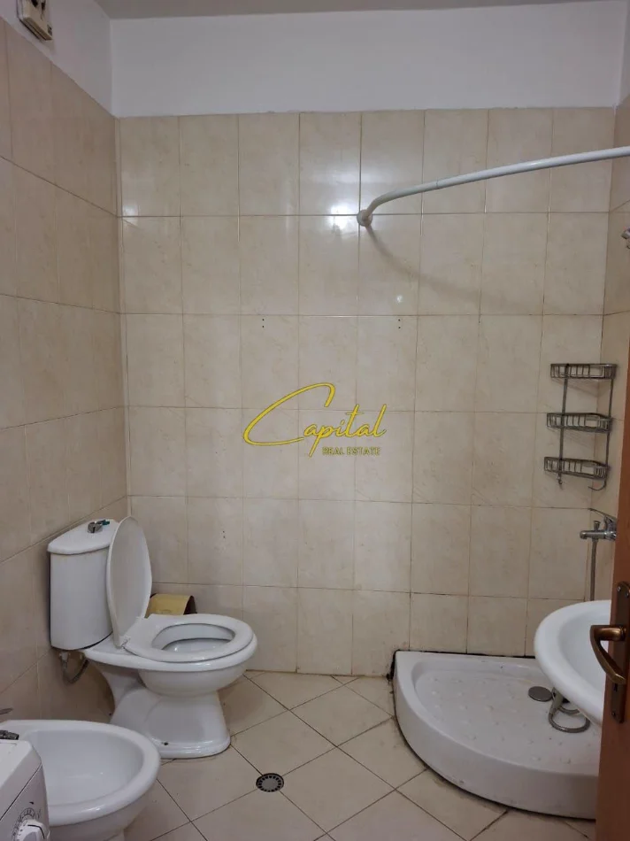 Tirane, jepet me qera apartament 1+1 Kati 6, 70 m² 450 € (KOMPLEKSI HALILI)