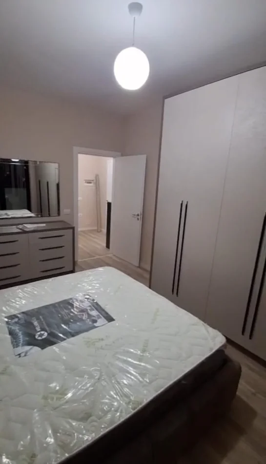 Tirane, jepet me qera apartament 1+1 Kati 2, 68 m² 450 € (Yzberisht)