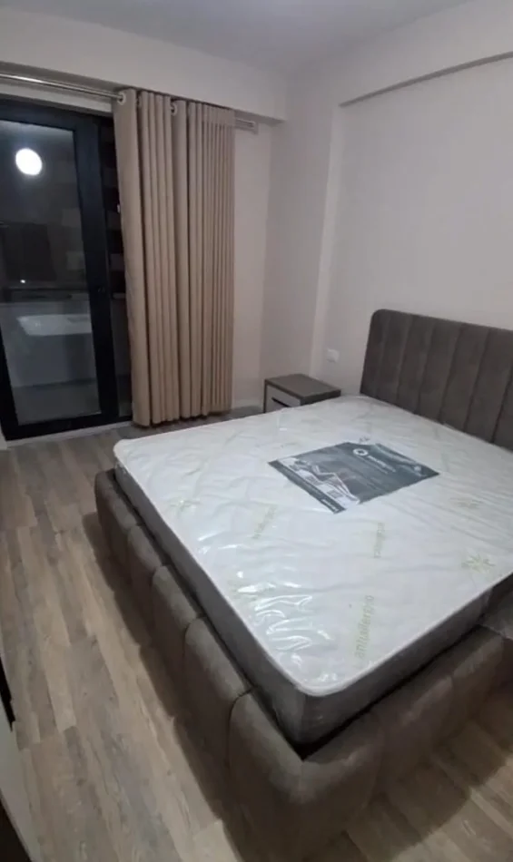 Tirane, jepet me qera apartament 1+1 Kati 2, 68 m² 450 € (Yzberisht)