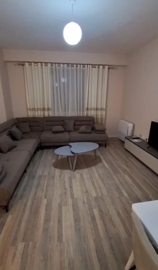 Tirane, jepet me qera apartament 1+1 Kati 2, 68 m² 450 € (Yzberisht)