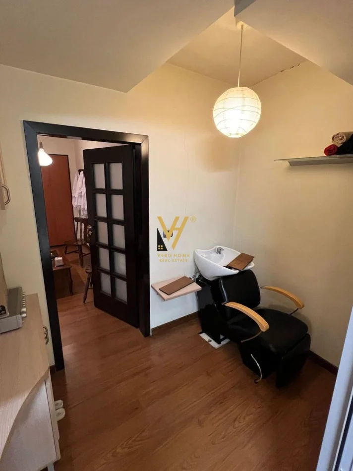 Tirane, jepet me qera ambjent biznesi Kati 1, 100 m² 1.250 € (ISH EKSPOZITA)