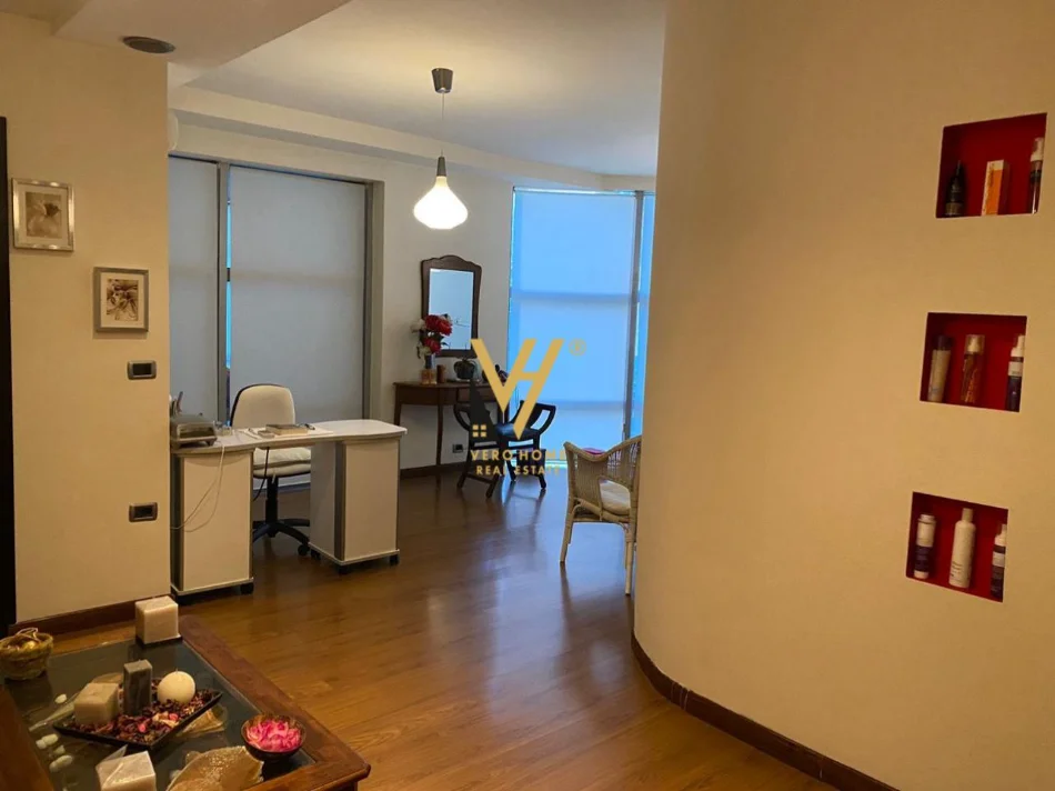 Tirane, jepet me qera ambjent biznesi Kati 1, 100 m² 1.250 € (ISH EKSPOZITA)