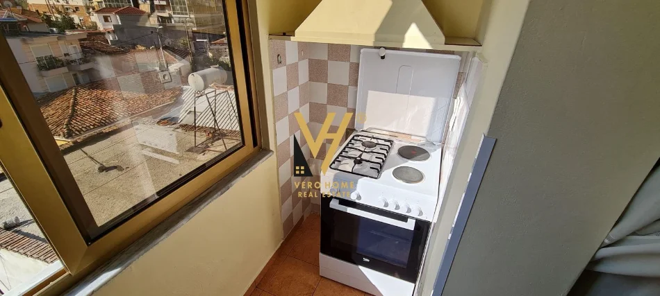 Tirane, jepet me qera apartament 2+1+Ballkon Kati 4, 87 m² 520 € (PAZARI I RI)