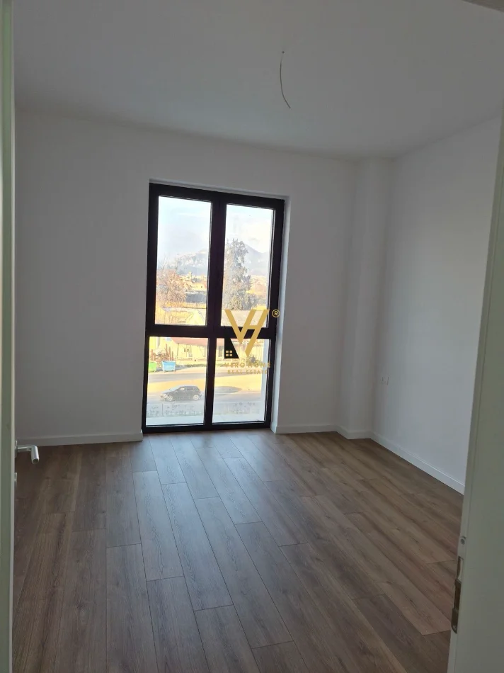 Tirane, jepet me qera zyre Kati 2, 65 m² 670 € (ISH SHESHI SHQIPONJA)
