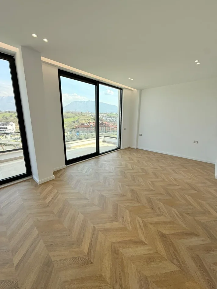 Tirane, shitet Vile 4 Katshe , 650 m² 980.000 € (Teg)