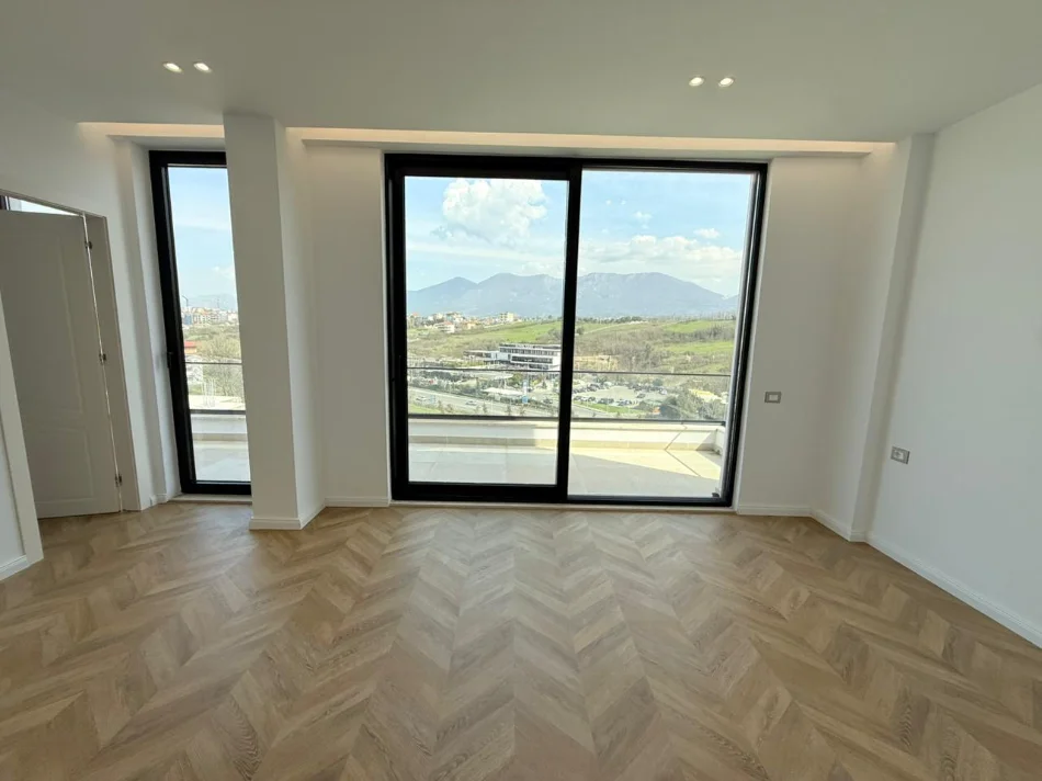 Tirane, shitet Vile 4 Katshe , 650 m² 980.000 € (Teg)