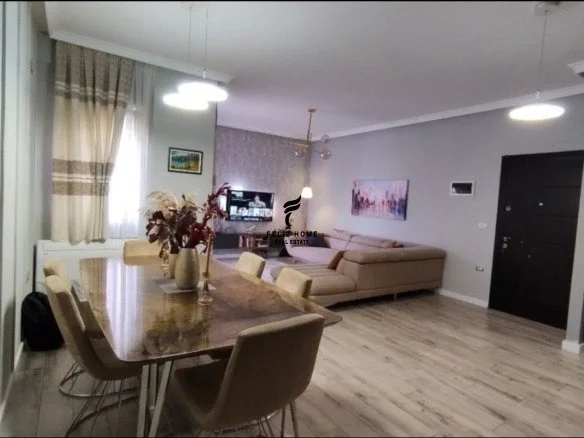 Tirane, jepet me qera apartament 2+1 Kati 1, 99 m² 600 € (KOPSHTI BOTANIK)