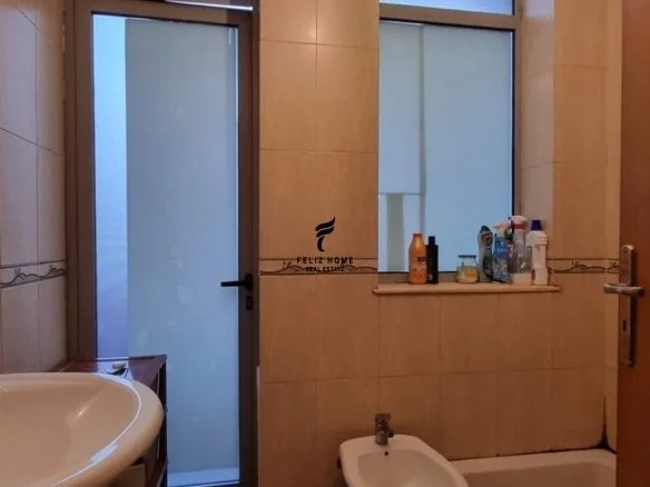 Tirane, jepet me qera apartament 2+1 Kati 1, 107 m² 580 € (KOMUNA E PARISIT)