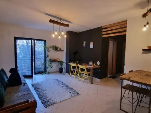 Tirane, jepet me qera apartament 2+1 Kati 1, 107 m² 580 € (KOMUNA E PARISIT)