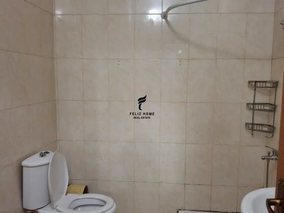 Tirane, jepet me qera apartament 1+1+Ballkon Kati 6, 70 m² 450 € (RRUGA E DIBRES)