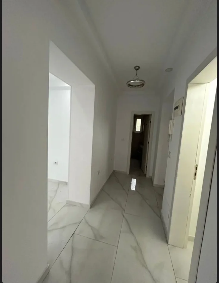 🏠 Jepet me Qera: Amb. 50m² (📍QSUT - Rr. Dibrës )🔥 Super vendndodhje || Buzë Rruge ✨️  50,000 lekë / Muaj 💶💶