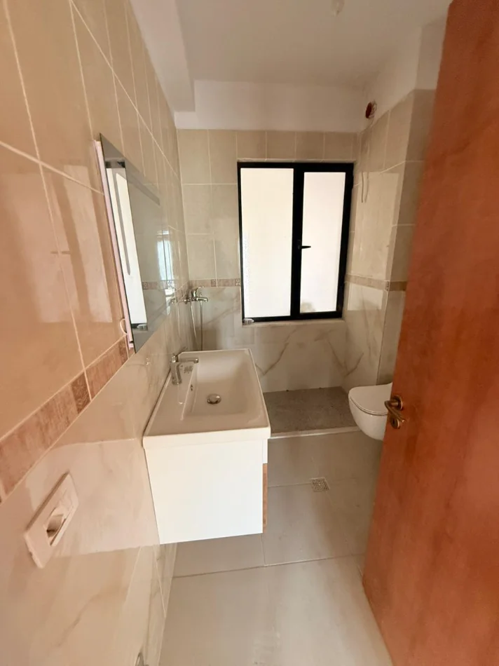 Tirane, shitet apartament 2+1+Ballkon Kati 5, 126 m² 250.000 € (Kristal Center)