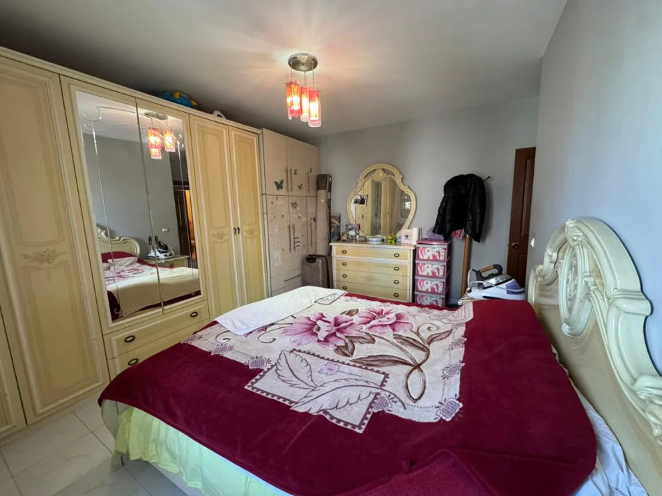 Tirane, shitet apartament 2+1 Kati 2, 105 m² 190.000 € (Laprake)