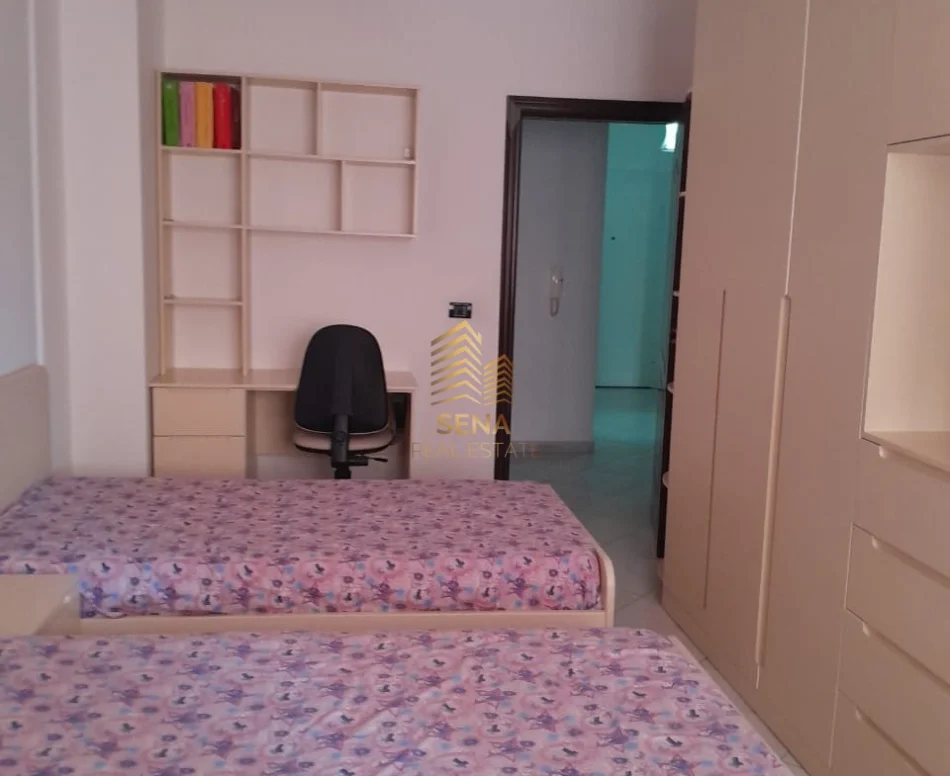 Tirane, jepet me qera apartament 2+1+Ballkon Kati 8, 112 m² 500 € (Yzberisht)
