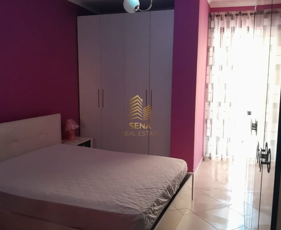 Tirane, jepet me qera apartament 2+1+Ballkon Kati 8, 112 m² 500 € (Yzberisht)