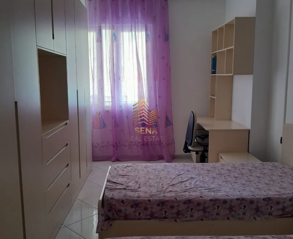 Tirane, jepet me qera apartament 2+1+Ballkon Kati 8, 112 m² 500 € (Yzberisht)