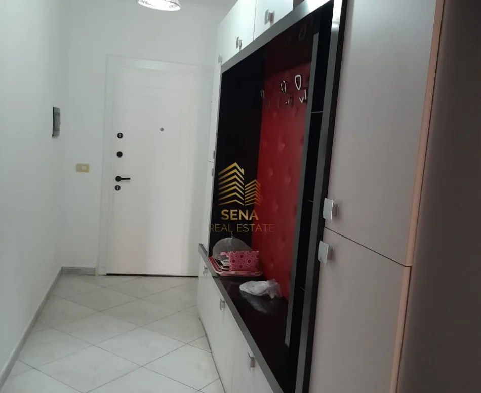 Tirane, jepet me qera apartament 2+1+Ballkon Kati 8, 112 m² 500 € (Yzberisht)