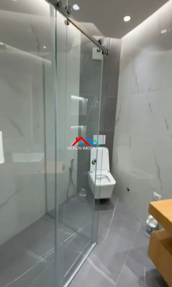 Tirane, jepet me qera apartament 1+1+Ballkon Kati 7, 75 m² 625 € (RRUGA JATA,ASTIR)