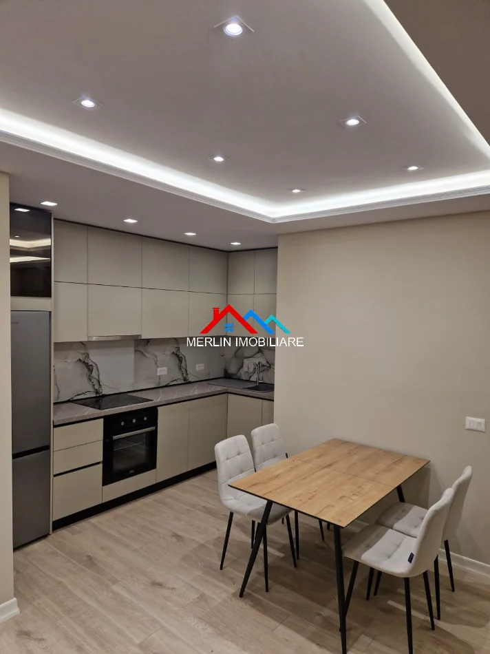 Tirane, jepet me qera apartament 2+1+Ballkon Kati 5, 95 m² 500 € (RRUGA ZAGORIA,YZBERISHT)