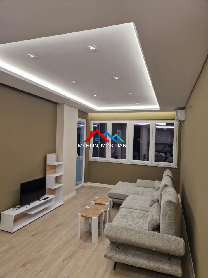 Tirane, jepet me qera apartament 2+1+Ballkon Kati 5, 95 m² 500 € (RRUGA ZAGORIA,YZBERISHT)