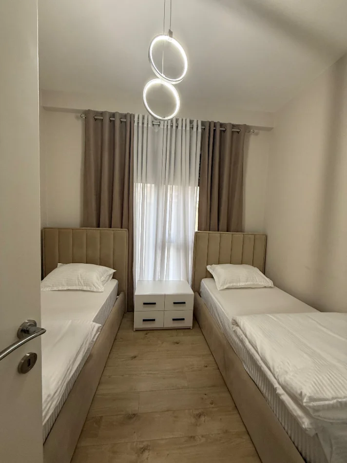 Tirane, jepet me qera apartament 2+1+Ballkon , 100 m² 1.500 € (Rruga e Barrikadave)
