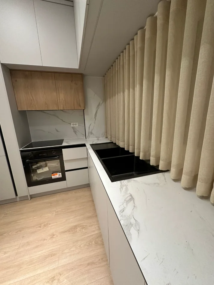 Tirane, jepet me qera apartament 1+1+Ballkon Kati 1, 70 m² 600 € (Bulevardi Zogu I)