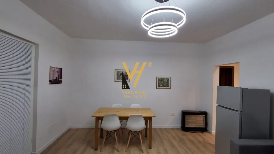 Tirane, jepet me qera apartament 1+1+Ballkon Kati 0, 55 m² 720 € (QENDER)