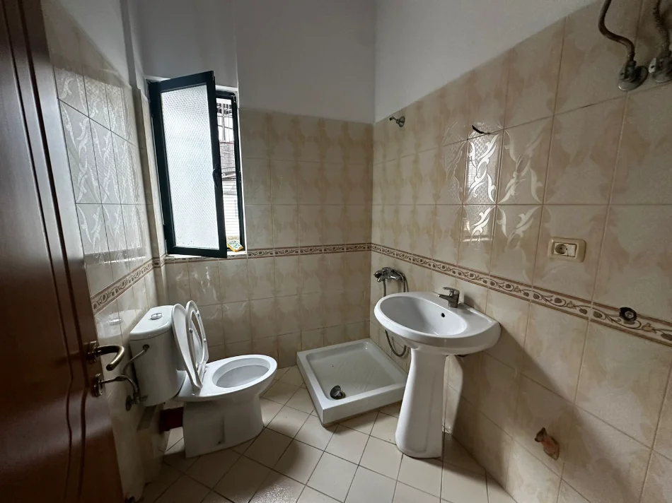 🏡 Apartament 2+1+2 për Shitje – Pranë Universitetit të Shkencave / Shkollës Mjekësore, Vlorë