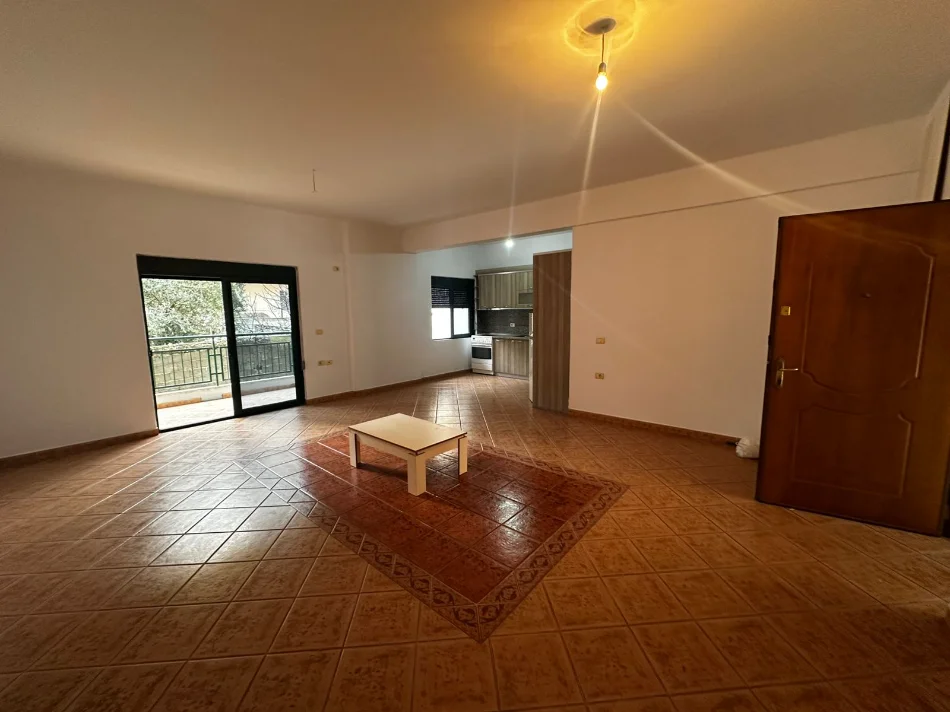🏡 Apartament 2+1+2 për Shitje – Pranë Universitetit të Shkencave / Shkollës Mjekësore, Vlorë
