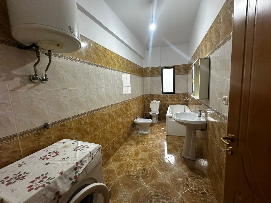 🏡 Apartament 2+1+2 për Shitje – Pranë Universitetit të Shkencave / Shkollës Mjekësore, Vlorë